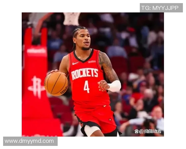火箭队与活塞队激战22日NBA赛场精彩对决引发球迷热议