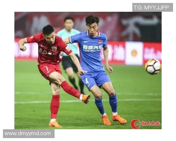 重庆与上港激战正酣比分悬念迭起球迷热情高涨 重庆与上港激战正酣比分悬念迭起球迷热情高涨