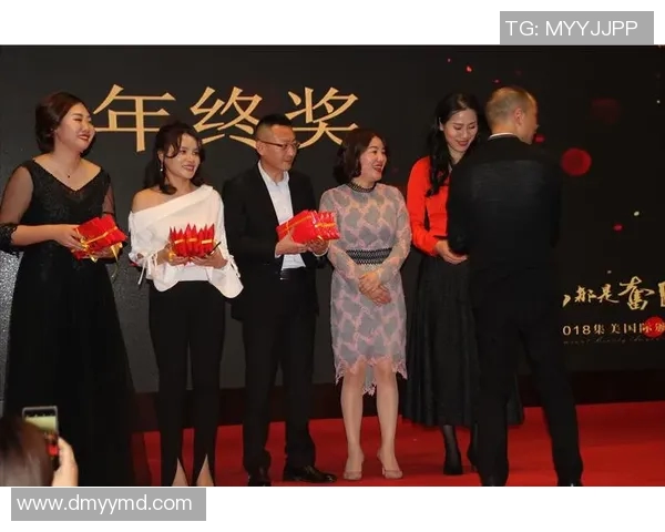 重庆足球队的崛起之路：大满贯特别报道揭示背后的奋斗与荣耀