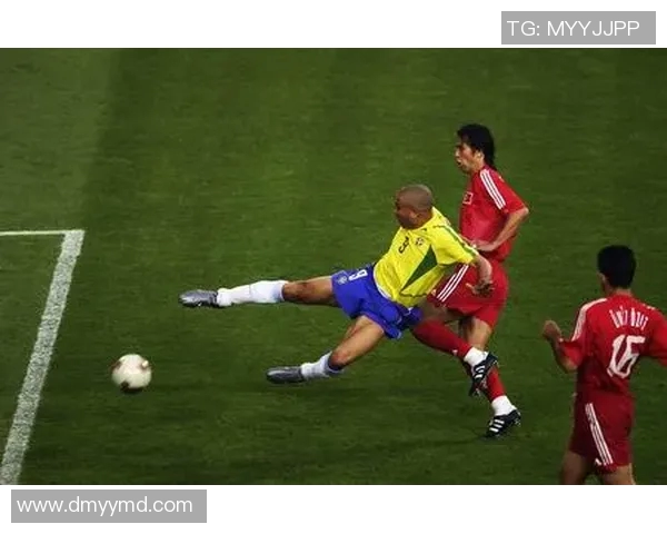 马丁内斯的传奇之路:从草根到世界足球舞台的辉煌历程 马丁内斯的传奇之路:从草根到世界足球舞台的辉煌历程