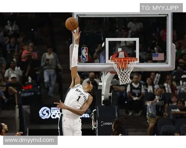 勇士与马刺季后赛第三场激战回顾关键时刻的精彩瞬间与战术分析